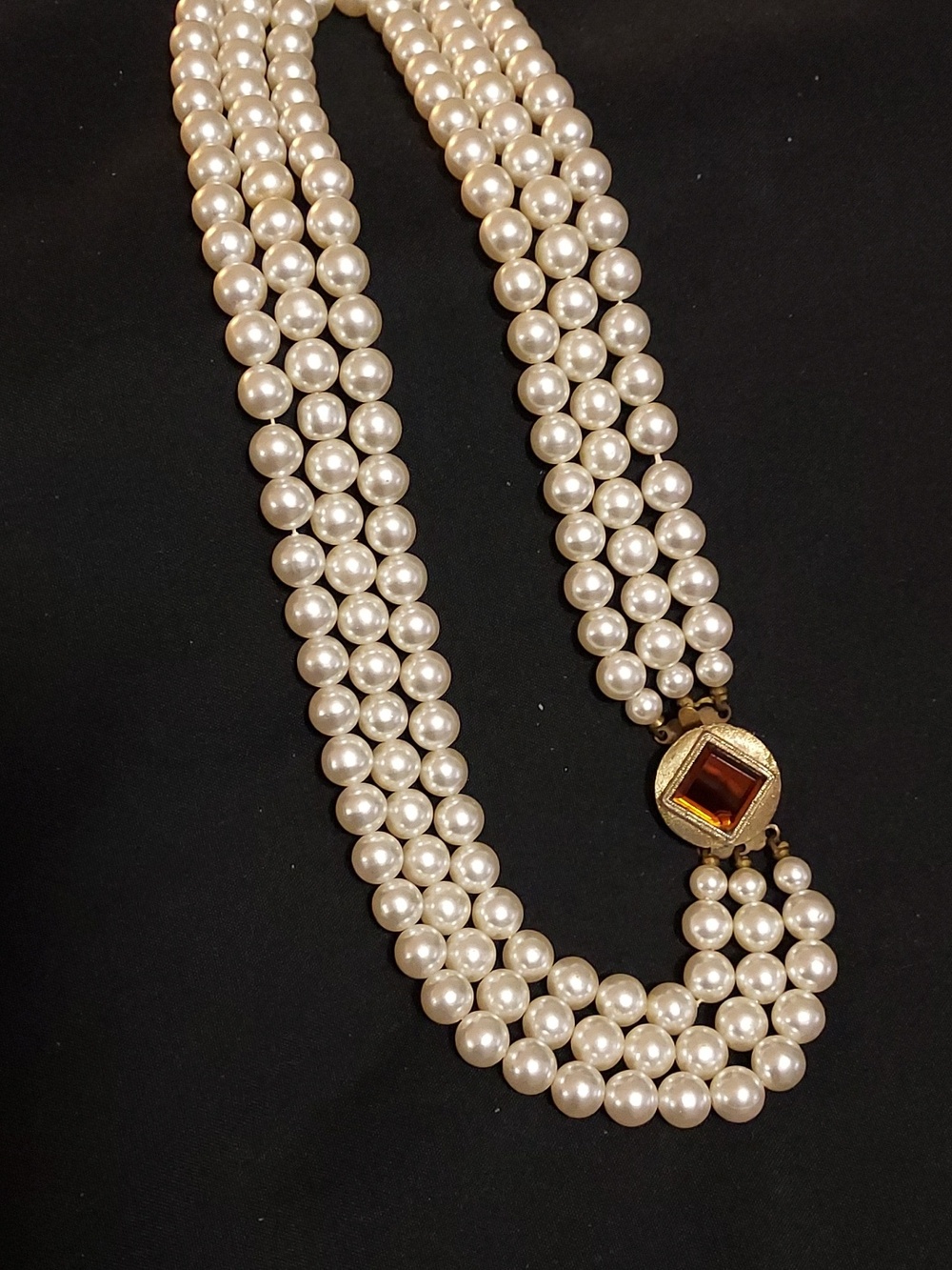 Very Vint Faux Glass Pearl 3Strand Necklace with Amber Accent.  Goldtone Clasp.